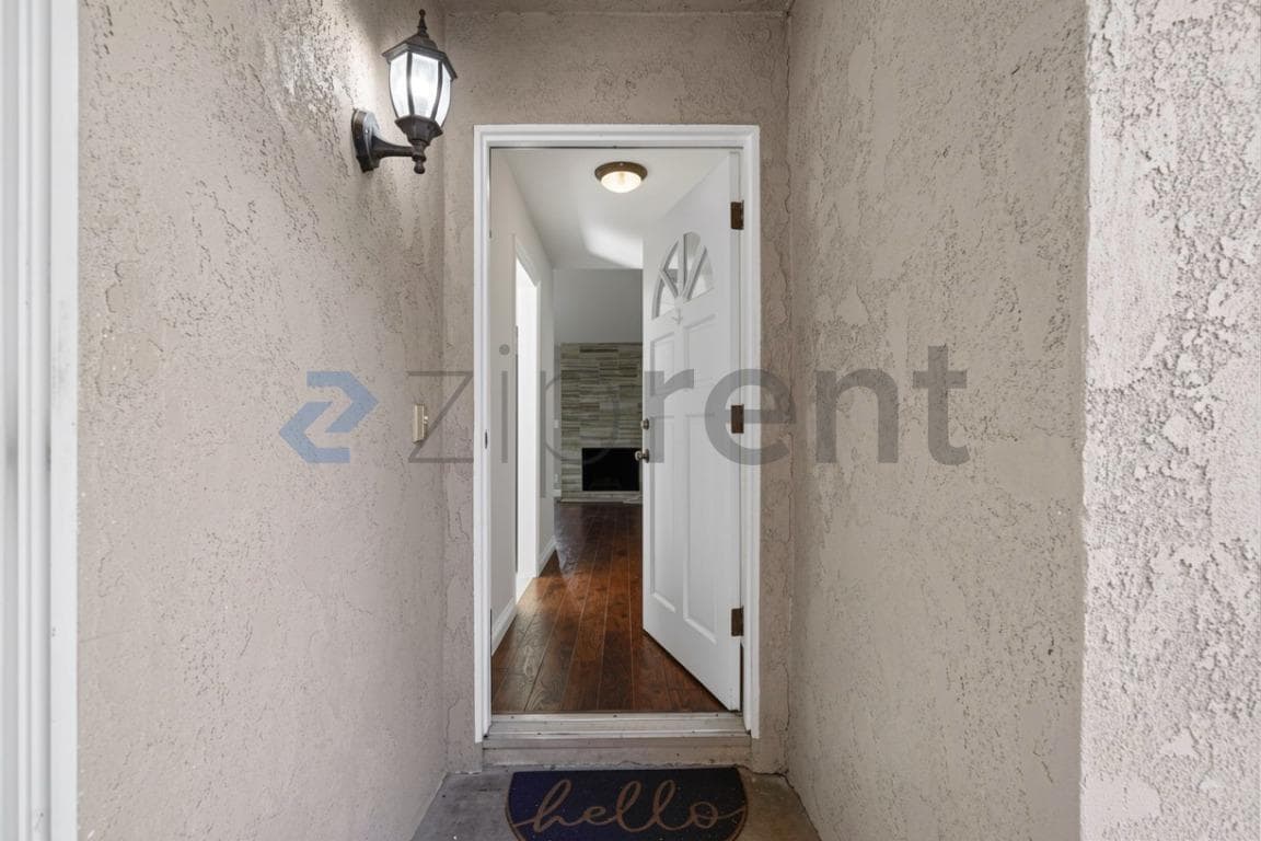 Building Photo - Unit