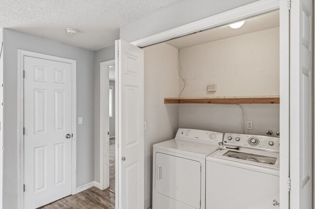 Building Photo - Beautiful 3 Bedroom, 2 Bath Home with Open Concept & Spacious Backyard