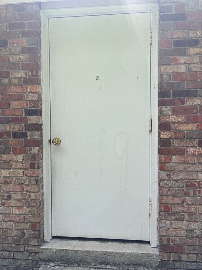 Building Photo - 1102 Frankford Ave