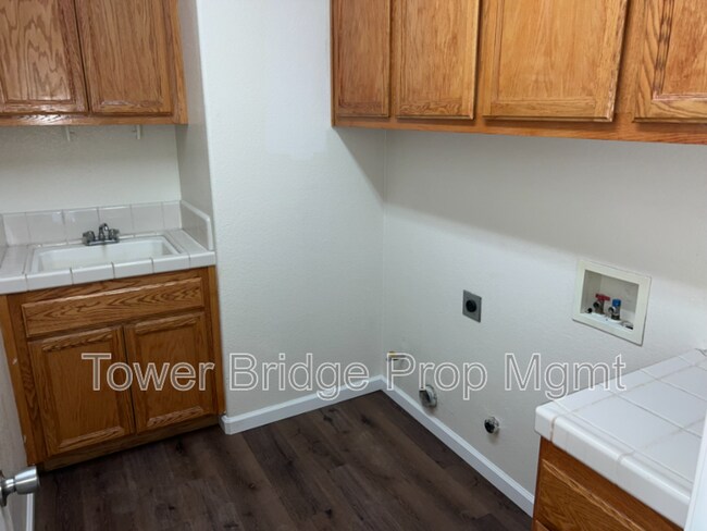 Building Photo - 3918 Ginko Way