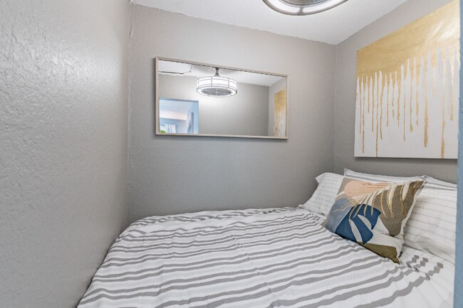 Building Photo - 1 Minimalist Modern Studio