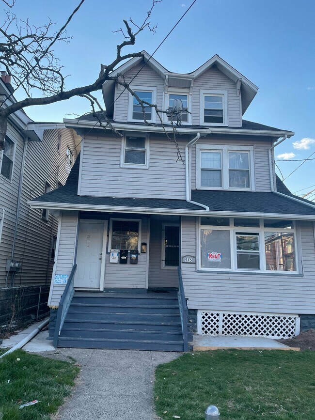 front - 575 Stuyvesant Ave