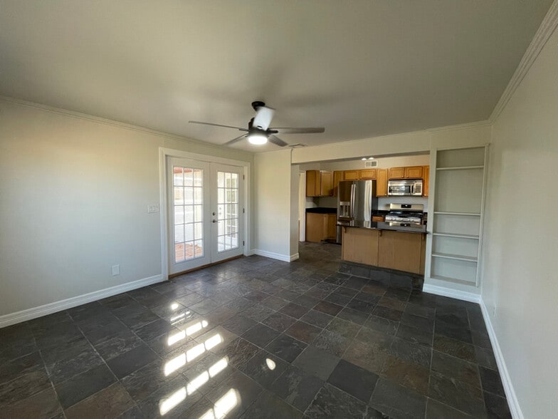 Building Photo - 2639 S Pittsburg Ave