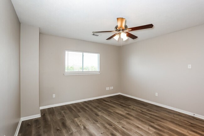 Building Photo - 5415 Espuela Ln