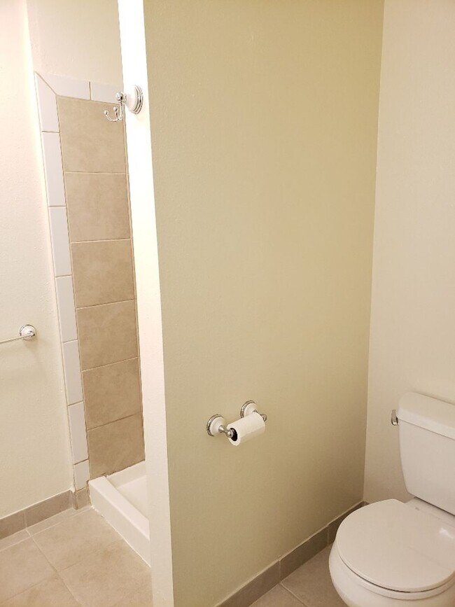 Building Photo - 2512