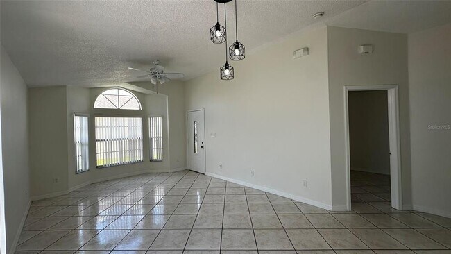Building Photo - 2415 Harbor Town Dr