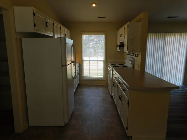 Building Photo - Home located in the heart of Havelock!
