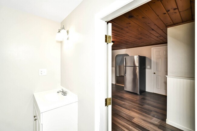 Building Photo - 37 Wilbur St