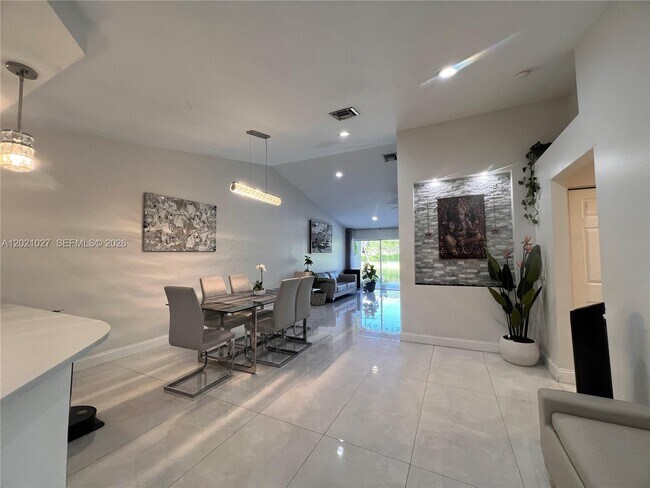 Building Photo - 1590 Orion Ln