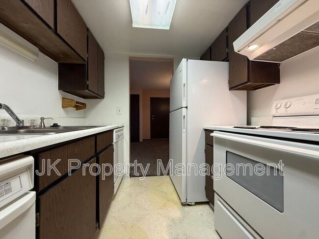 Building Photo - 2300 14th Ave S