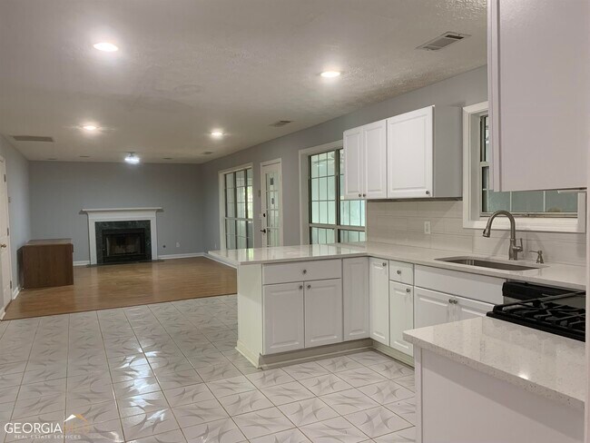 Building Photo - 2795 Woodbine Hill Way