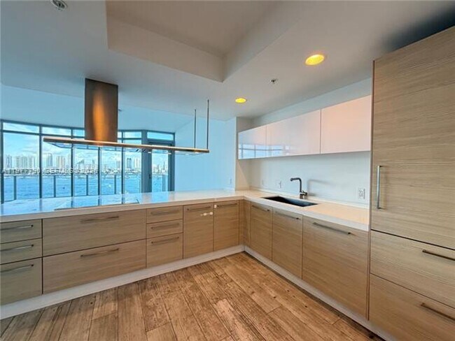 Building Photo - 17111 Biscayne Blvd