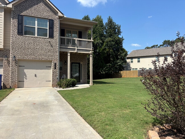 Building Photo - 2557 Castellan Dr