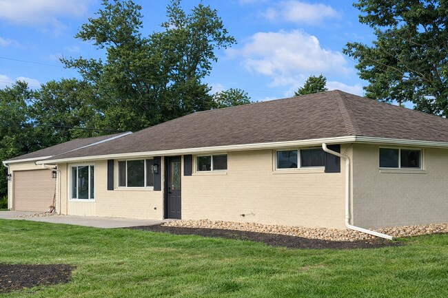 Building Photo - Elida Schools Home – 2-Car Garage & Spacious Yard