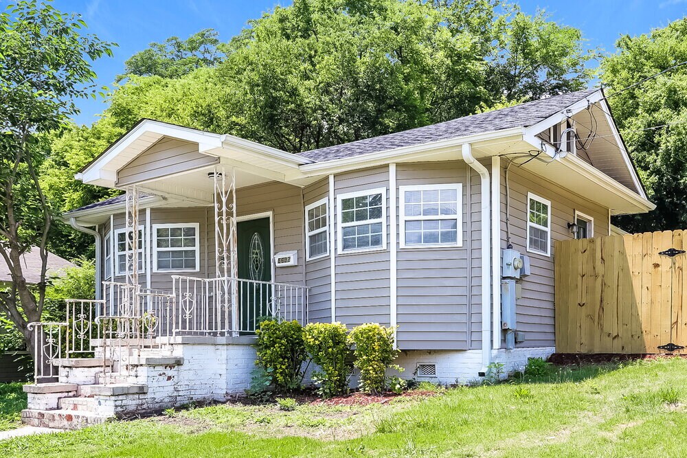 Building Photo - 5632 6th Ave S