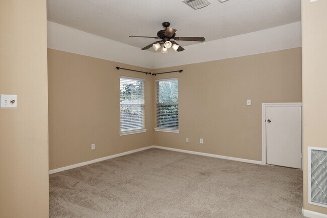 Building Photo - 19 Patina Pines Pl