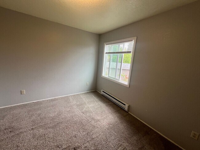 Building Photo - 2090-2102