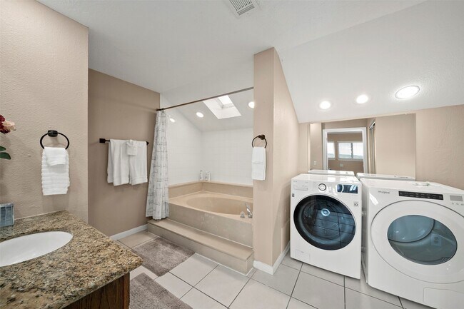 Building Photo - 7041 Kingston Cove Ln