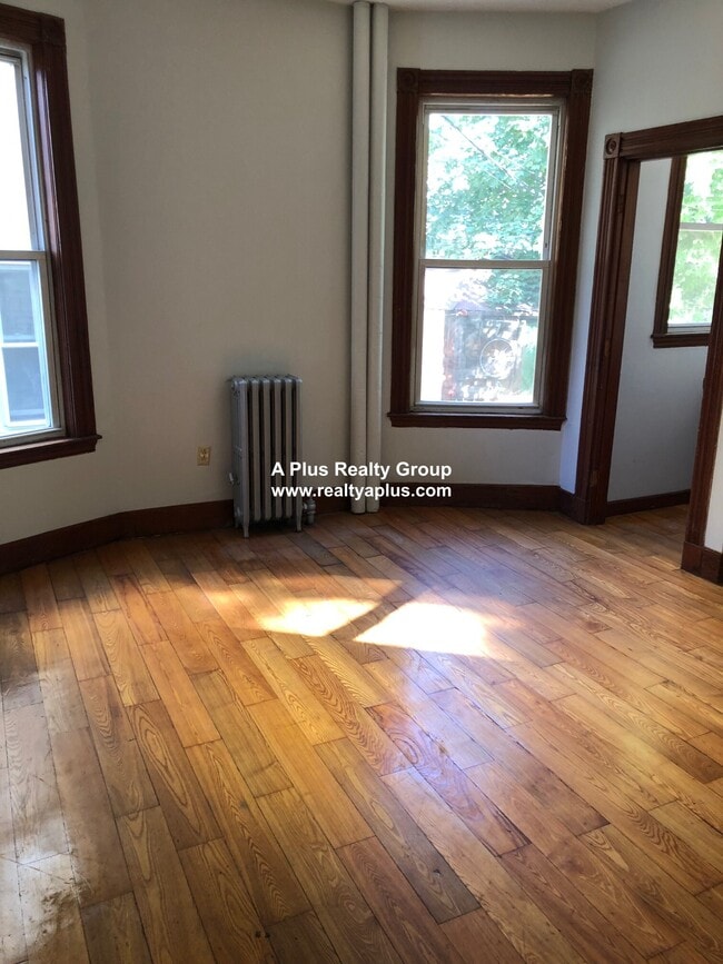 Building Photo - 334 Centre St