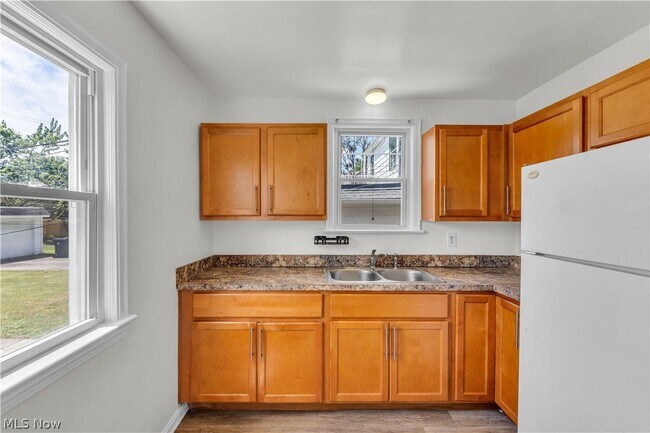 Building Photo - 16004 Invermere Ave