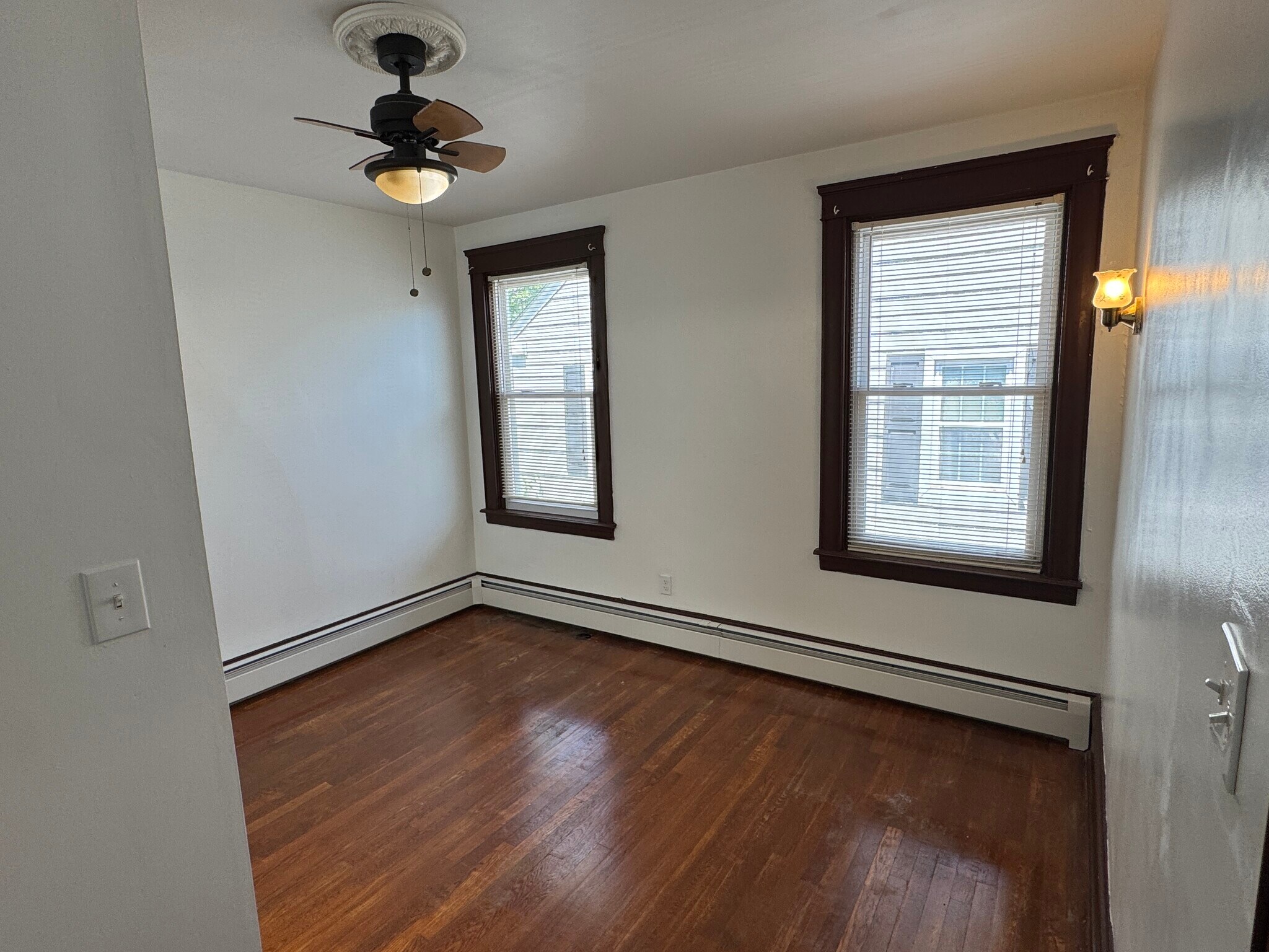 Building Photo - 653 Pleasant Valley Pky