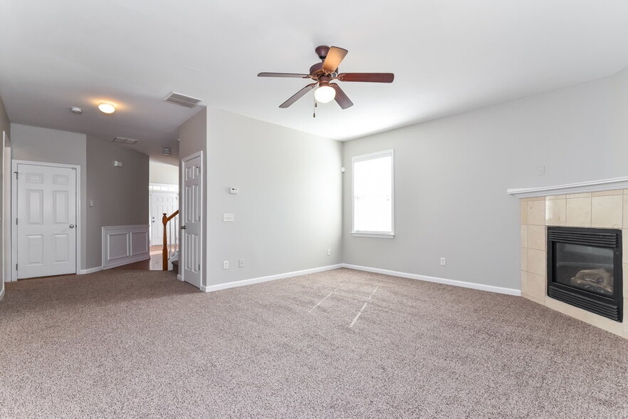 Building Photo - 1 Horseshoe Ln