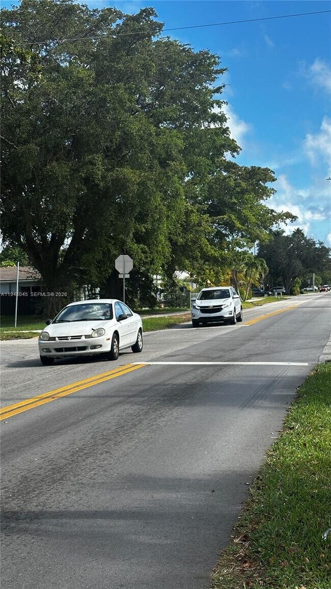 Building Photo - 732 Moffett St