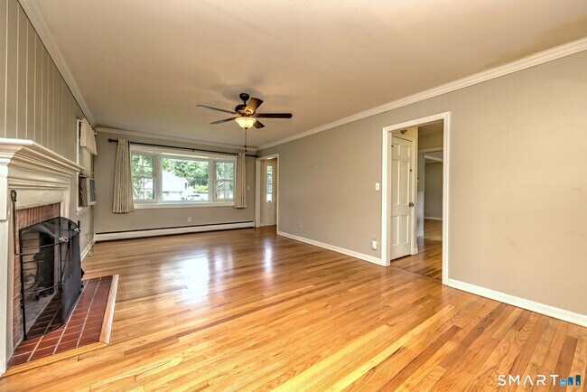 Building Photo - 352 Hitching Post Dr