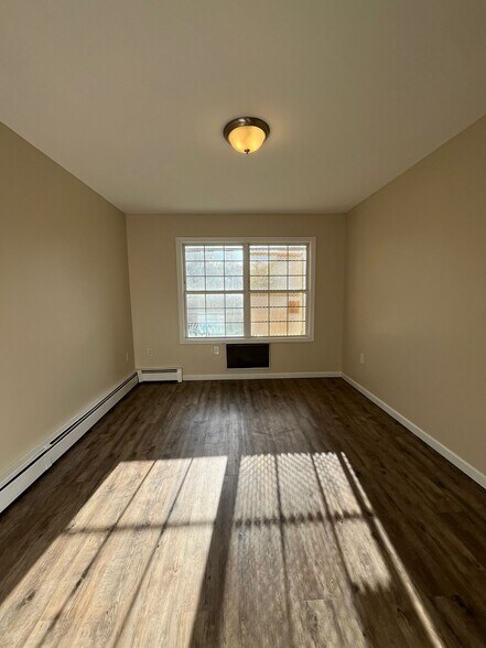 Building Photo - 35 Fairview Ave