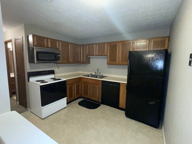 Building Photo - 7213 Creekview Dr