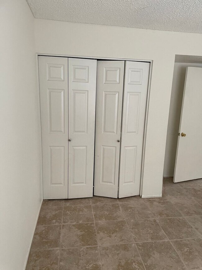 Building Photo - Charming 3 bed 2 bath single level home with RV Gate