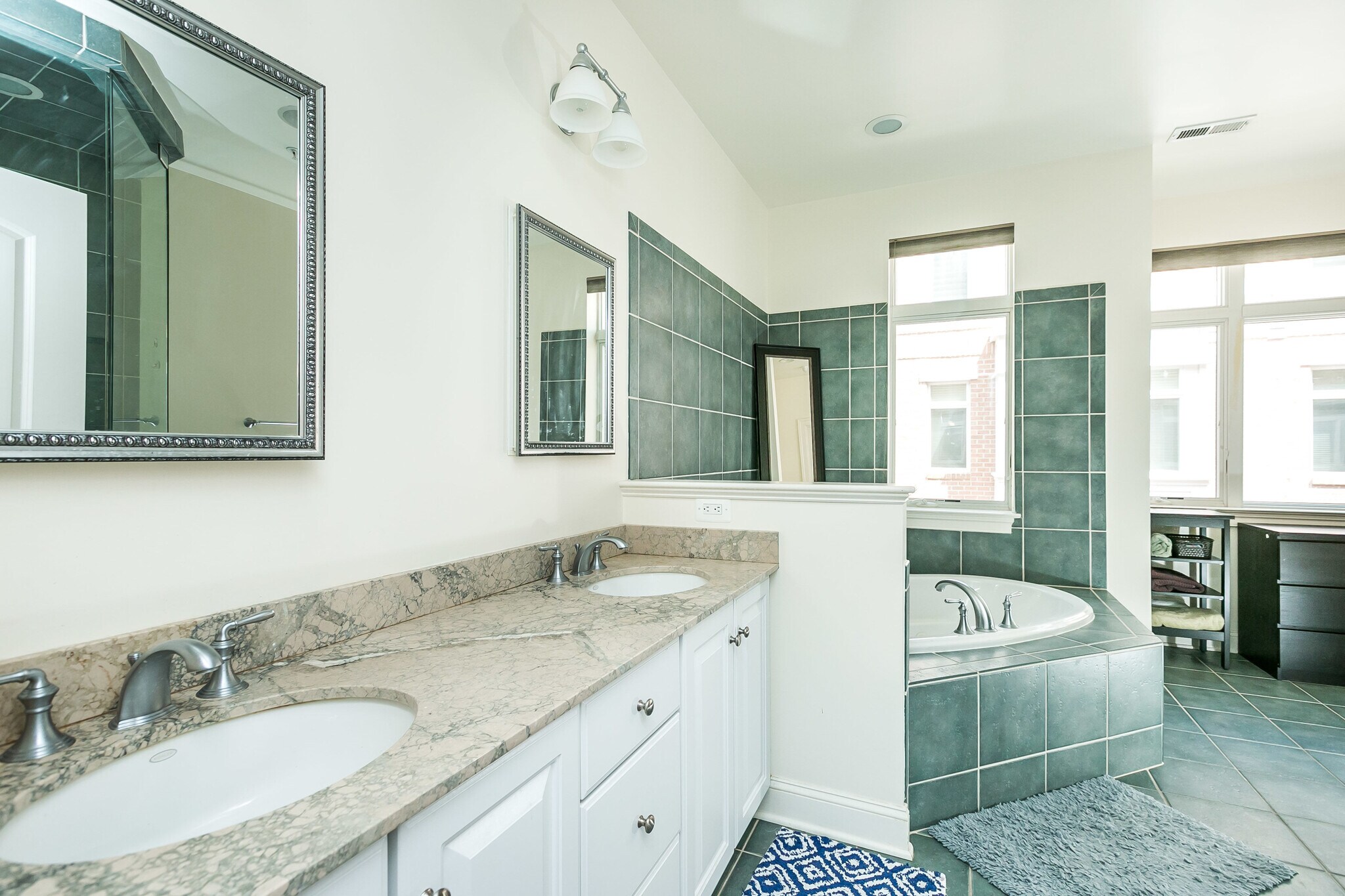 Building Photo - 639 Ponte Villas S