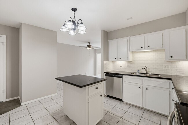 Building Photo - 2 River Creek Way