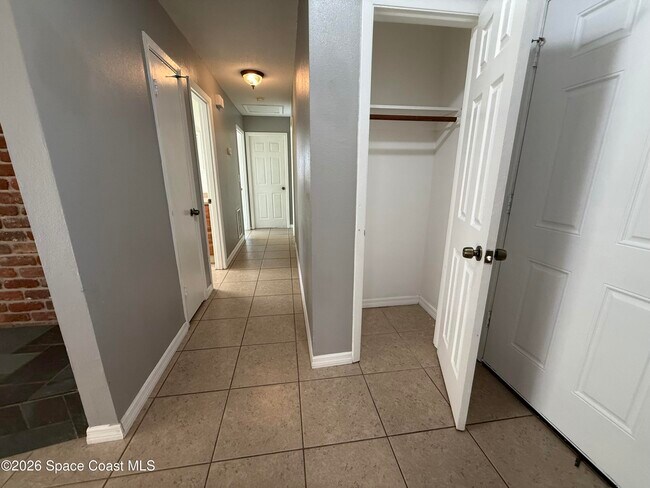 Building Photo - 1295 Country Club Blvd