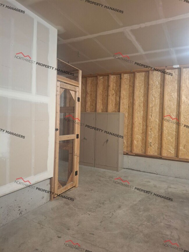Building Photo - STATUS:  PENDING APPLICATION  | R190| $1995
