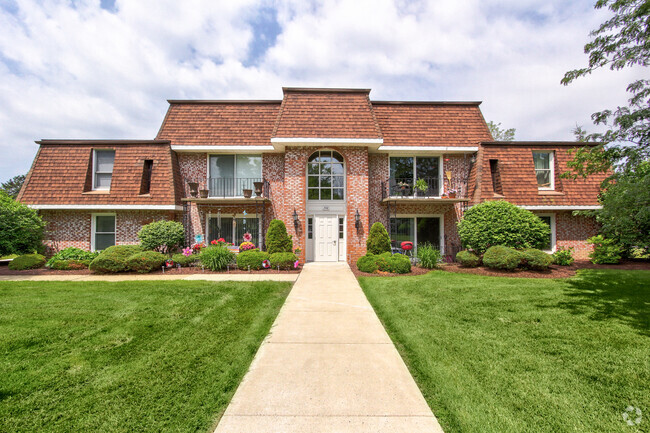 Building Photo - Quakertowne Apartments