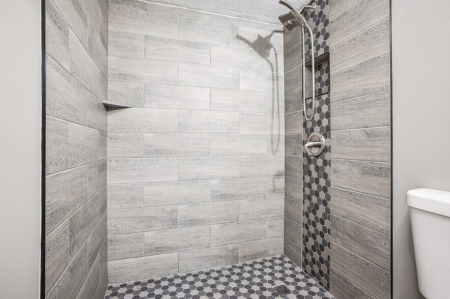 Building Photo - 4841 Stoneybrook Blvd