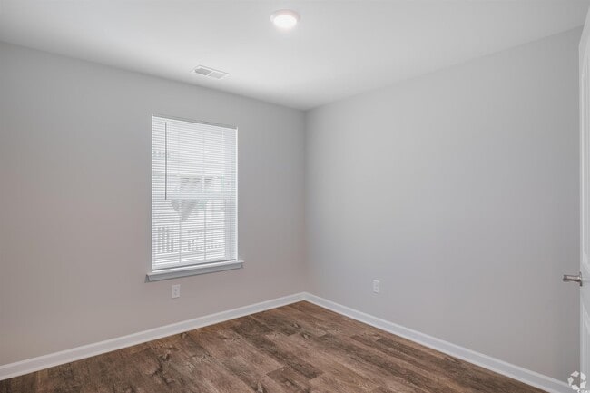 Building Photo - 720 Charter Dr