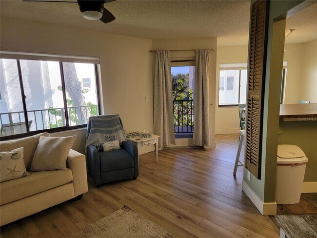Building Photo - 1515 Pinellas Bayway S