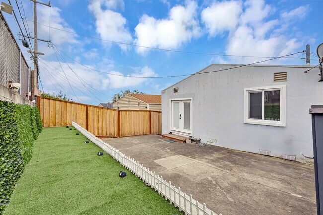 Building Photo - 312 Northaven Dr