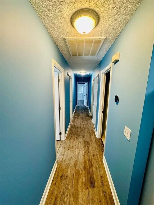 Building Photo - 312 Maple St