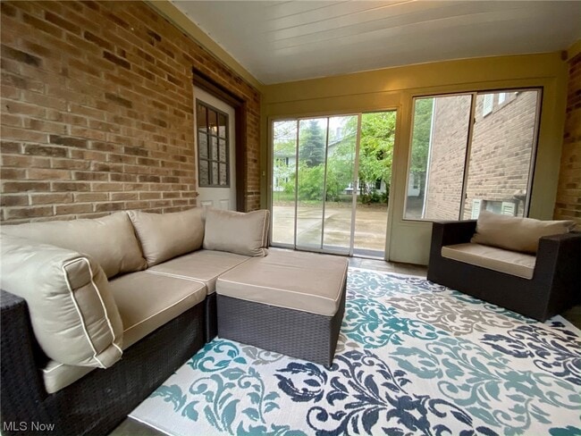 Building Photo - 7281 Meadowlawn Dr