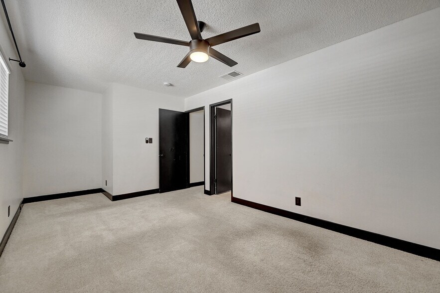 Building Photo - 573 Greenbriar Townhouse Way