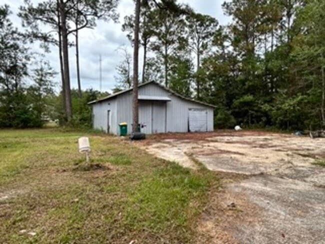 Building Photo - 3 Bed 2 bath home for rent