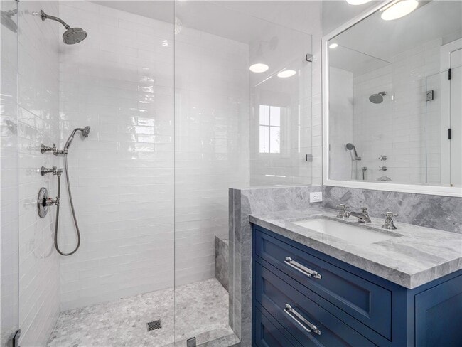 Building Photo - 3403 Laurel Ave