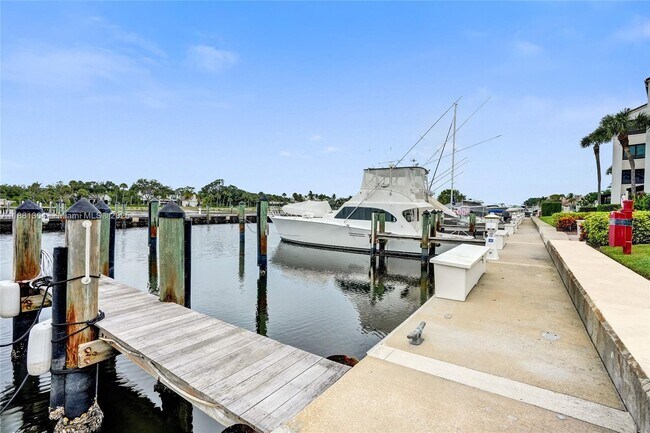 Building Photo - 925 Oak Harbour Dr