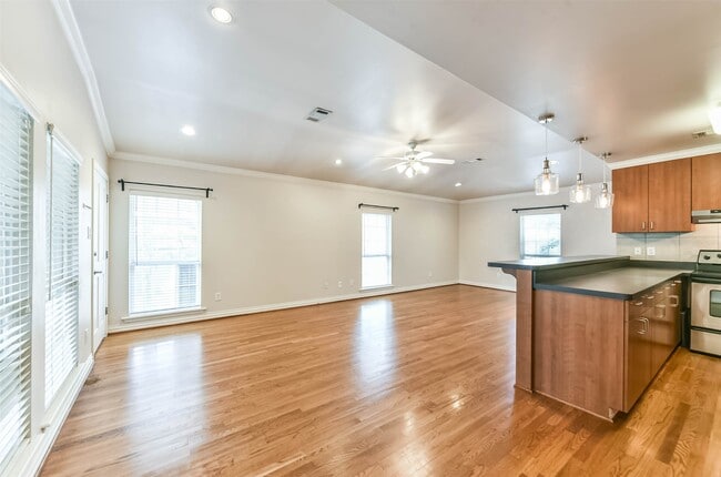 Building Photo - 2115 Lexington St