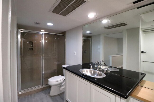 Building Photo - 5929 Queensloch Dr