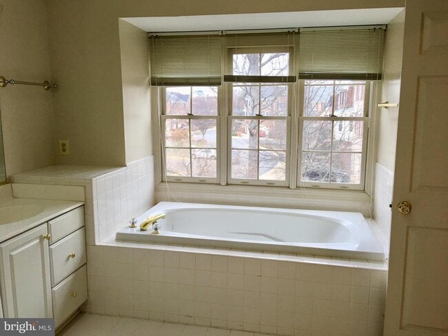 Building Photo - 2253 Journet Dr