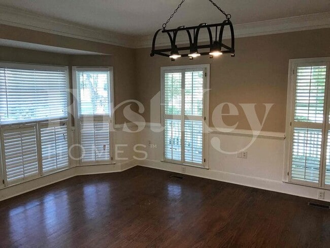 Building Photo - 1609 Flat Rock Dr SW